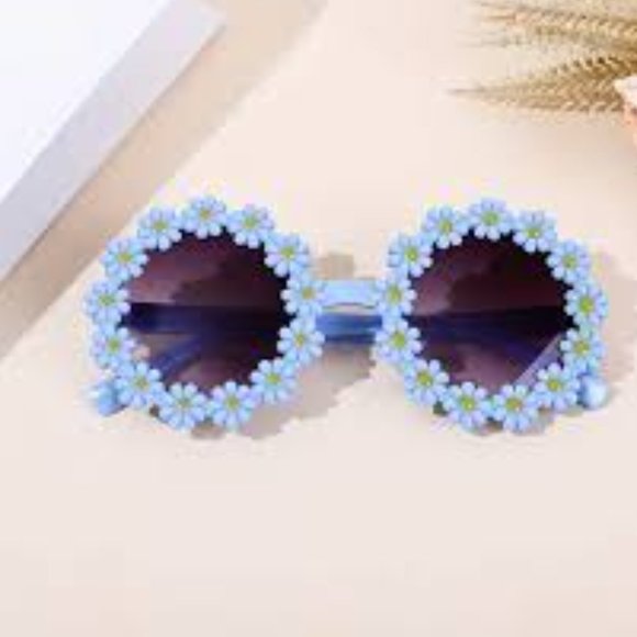New Blossom in Style: Daisy Flower Kids Sunglasses - Retro Elegance! 🌼☀️ - Picture 2 of 2